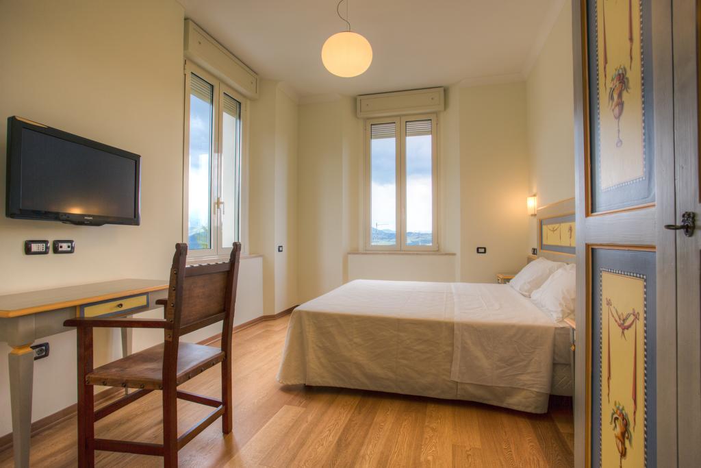 Hotel Il Duca Del Montefeltro Pennabilli Habitación foto