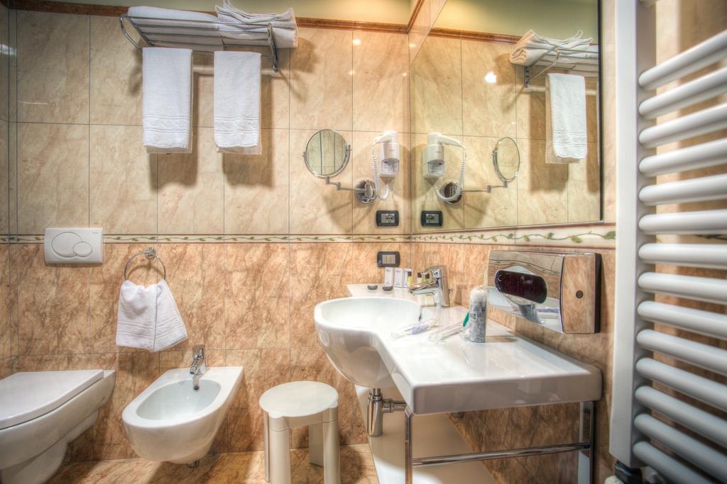 Hotel Il Duca Del Montefeltro Pennabilli Habitación foto